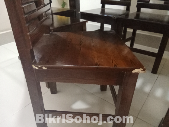 ডাইনিং টেবিল